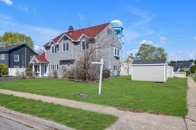 21 Bird Lane, Hicksville, NY 11801