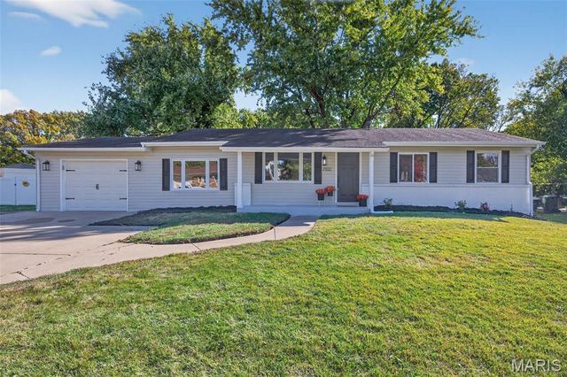 2907 Lyme Street, St Charles, MO 63301