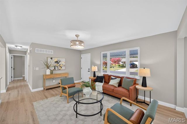 2907 Lyme Street, St Charles, MO 63301