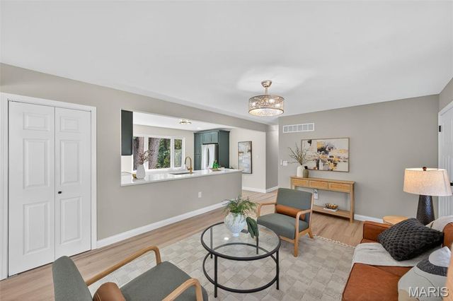 2907 Lyme Street, St Charles, MO 63301