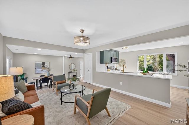 2907 Lyme Street, St Charles, MO 63301