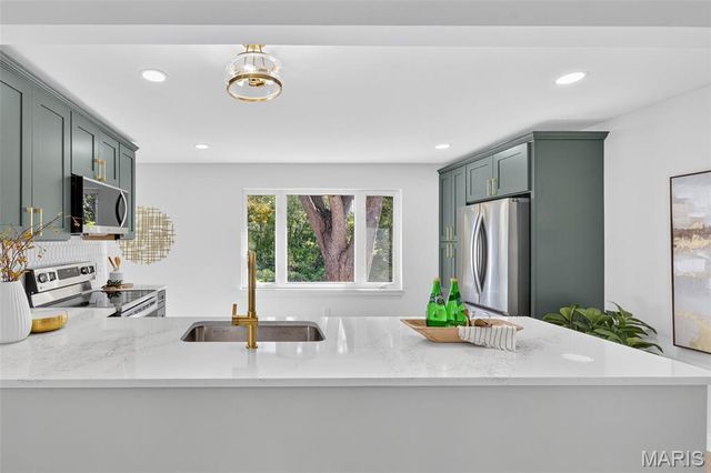 2907 Lyme Street, St Charles, MO 63301