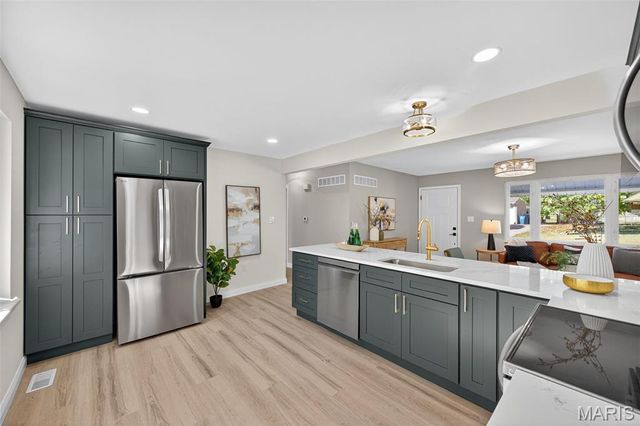 2907 Lyme Street, St Charles, MO 63301