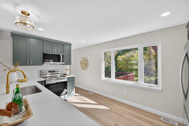 2907 Lyme Street, St Charles, MO 63301