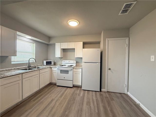 1002 Vernon Dr, Corpus Christi, TX 78407
