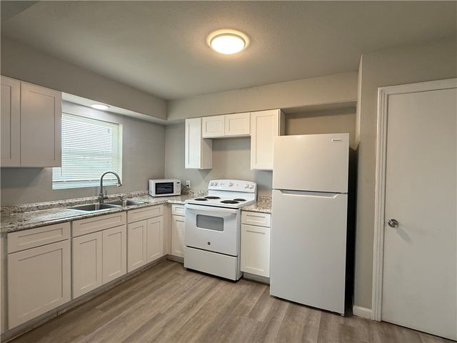 1002 Vernon Dr, Corpus Christi, TX 78407