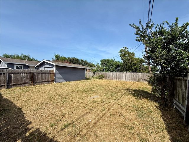 1002 Vernon Dr, Corpus Christi, TX 78407