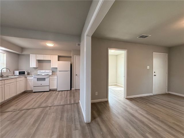 1002 Vernon Dr, Corpus Christi, TX 78407