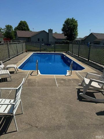 2427 Valley Creek Run, New Haven, IN 46774