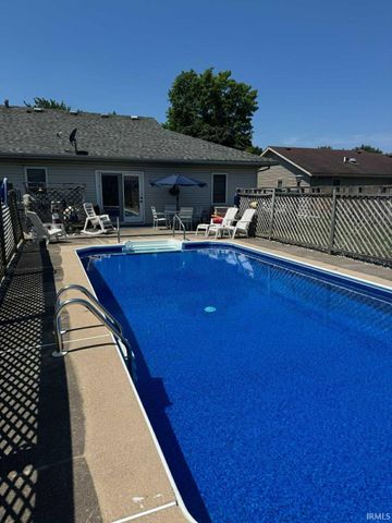 2427 Valley Creek Run, New Haven, IN 46774