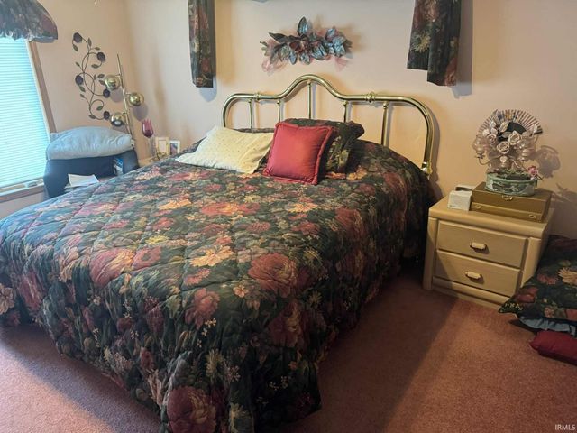 2427 Valley Creek Run, New Haven, IN 46774