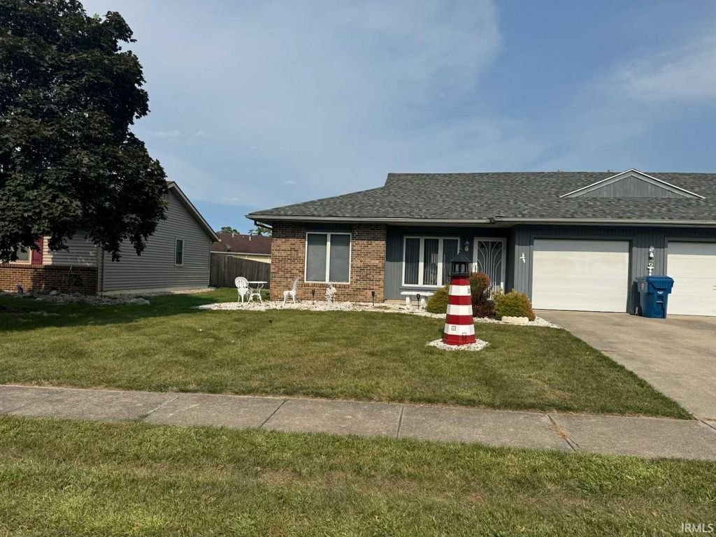 2427 Valley Creek Run, New Haven, IN 46774