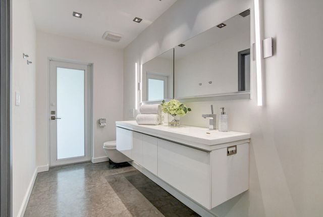 717 NE 1st Court, Delray Beach, FL 33483