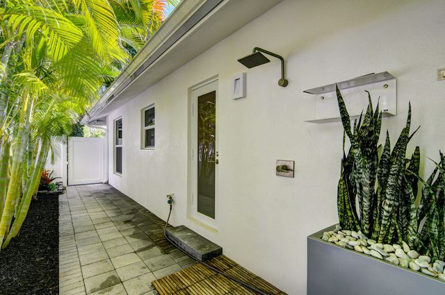 717 NE 1st Court, Delray Beach, FL 33483