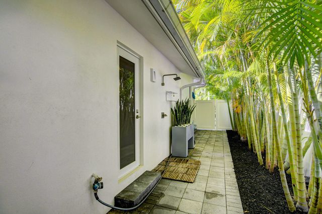 717 NE 1st Court, Delray Beach, FL 33483