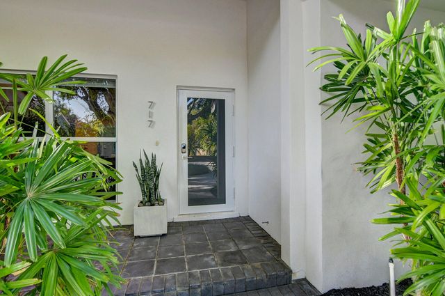 717 NE 1st Court, Delray Beach, FL 33483