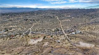 5 Redding, Yucca Valley, CA 92284
