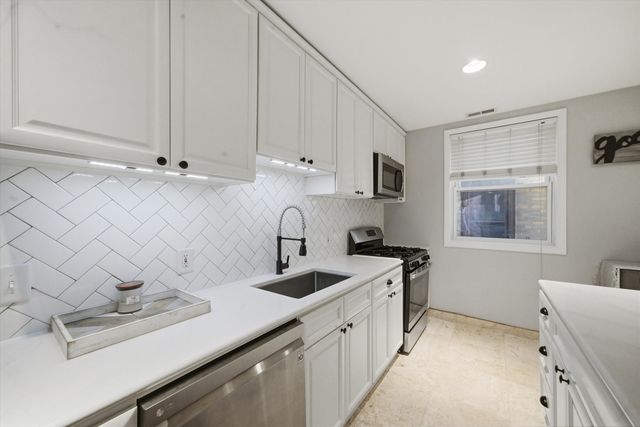 5953 N WINTHROP Avenue 1E, Chicago, IL 60660