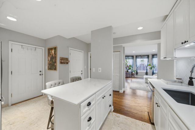 5953 N WINTHROP Avenue 1E, Chicago, IL 60660