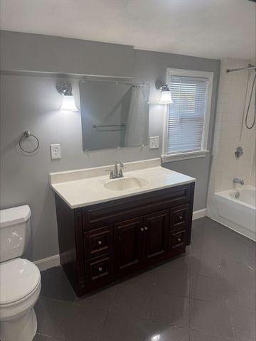 90 Chestnut St 3, Chelsea, MA 02150