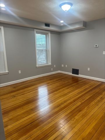 90 Chestnut St 3, Chelsea, MA 02150
