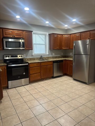 90 Chestnut St 3, Chelsea, MA 02150