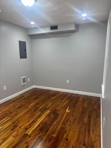 90 Chestnut St 3, Chelsea, MA 02150