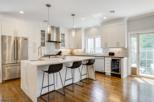 19 Preston Dr, Livingston Twp., NJ 07039