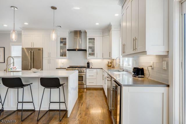 19 Preston Dr, Livingston Twp., NJ 07039