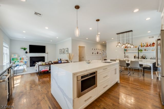 19 Preston Dr, Livingston Twp., NJ 07039