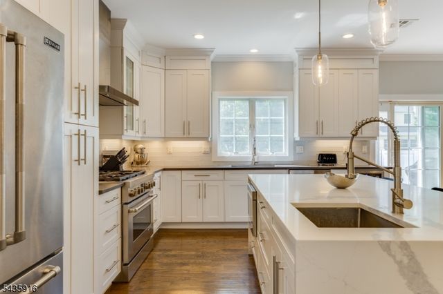 19 Preston Dr, Livingston Twp., NJ 07039