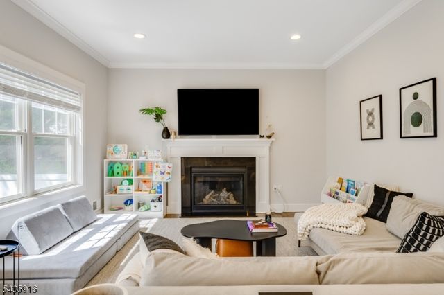 19 Preston Dr, Livingston Twp., NJ 07039