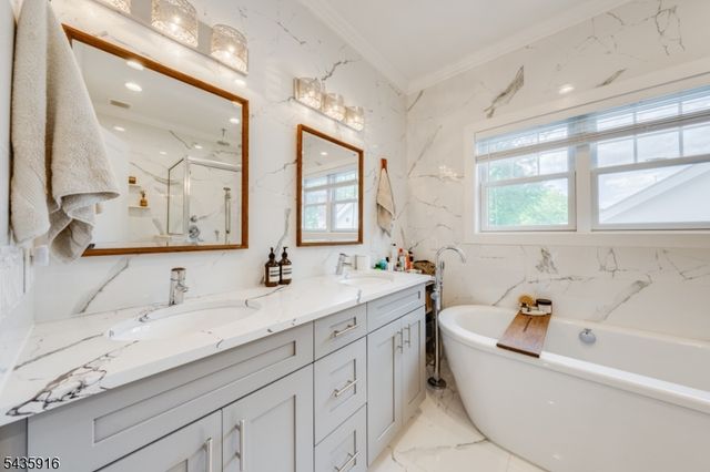 19 Preston Dr, Livingston Twp., NJ 07039