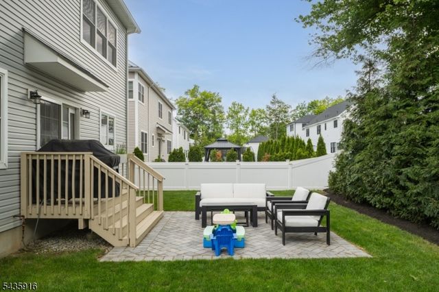 19 Preston Dr, Livingston Twp., NJ 07039
