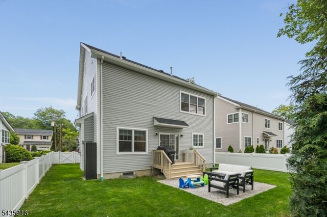 19 Preston Dr, Livingston Twp., NJ 07039