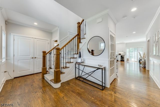 19 Preston Dr, Livingston Twp., NJ 07039