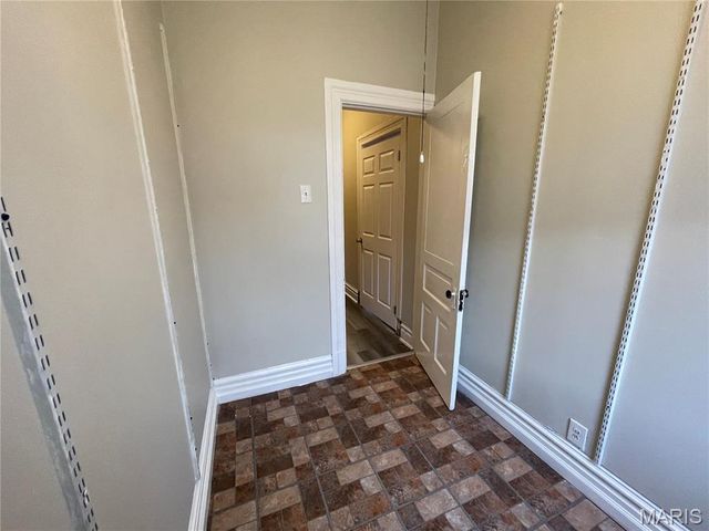 4656 Virginia Avenue, St Louis, MO 63111