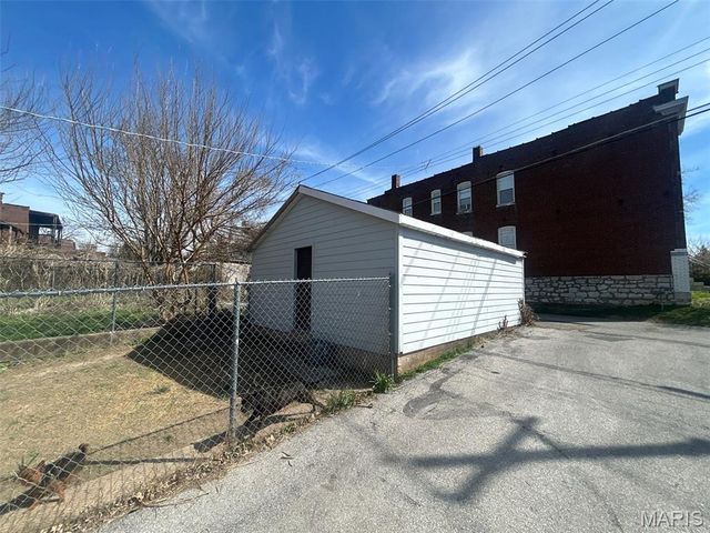 4656 Virginia Avenue, St Louis, MO 63111