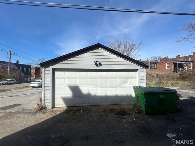 4656 Virginia Avenue, St Louis, MO 63111