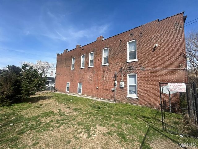 4656 Virginia Avenue, St Louis, MO 63111