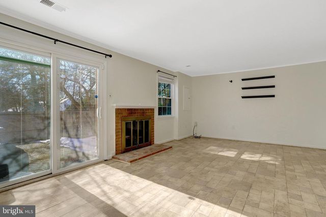 8070 POWDERBROOK LN, Springfield, VA 22153