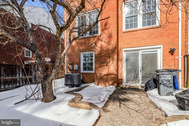 8070 POWDERBROOK LN, Springfield, VA 22153