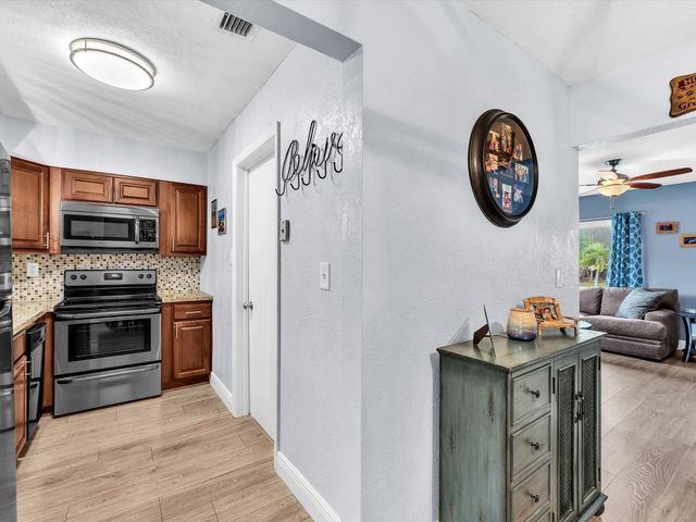 7615 NW 68th Avenue, Tamarac, FL 33321