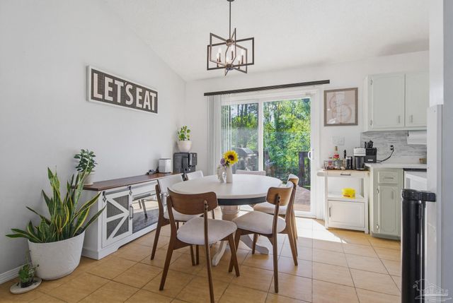 1184 Signal Hill Ln, Pensacola, FL 32514