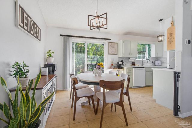 1184 Signal Hill Ln, Pensacola, FL 32514