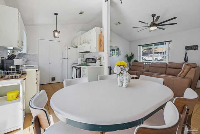 1184 Signal Hill Ln, Pensacola, FL 32514