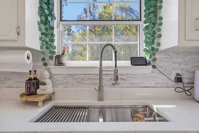 1184 Signal Hill Ln, Pensacola, FL 32514