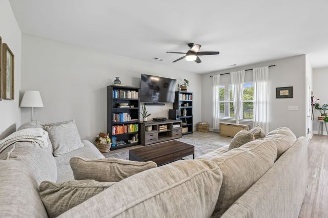 2073 Creekland View Blvd, Nashville, TN 37207