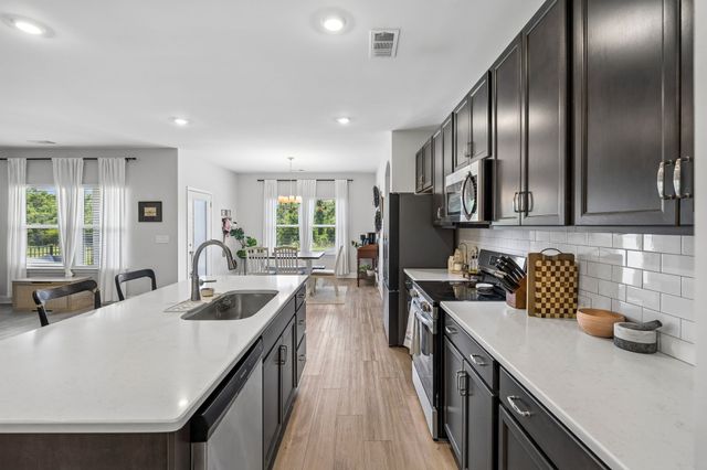 2073 Creekland View Blvd, Nashville, TN 37207