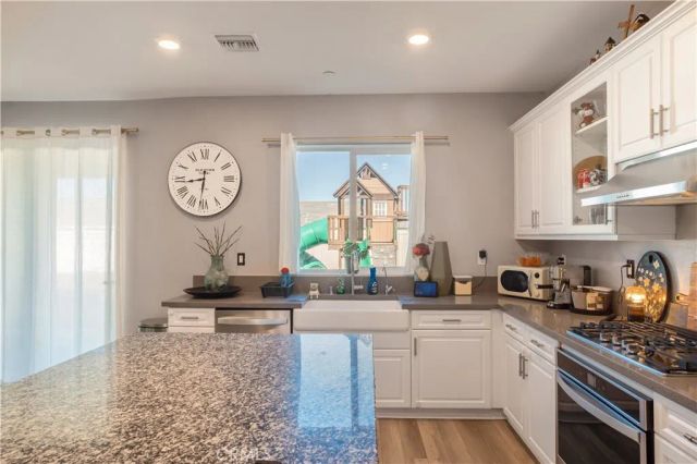26017 Redoak Street, Menifee, CA 92584